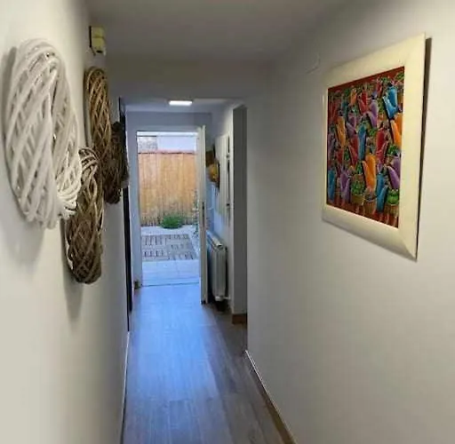 Oak House Oakplacescom Дом отдыха Леон